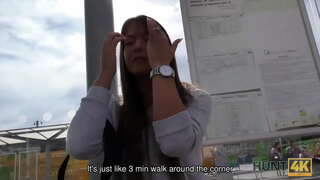 HUNT4K. பணக்கார மனிதன் வாங்க முடியும் இறுக்கமான டீன் யோனி மற்றும் துரப்பணம் தனது நீண்ட நாள்