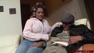 Büyük Zıplayan Göğüsler ve MİLF Jordan için Ramon'a Binmek