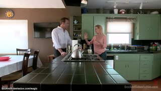 ���ඩ් දැරියගේ මව Belle Noire පියවරයන් ගෙදර සඳහා ගිම්හාන හා ඒ වන විට ඇගේ අම්මා ඉවතට ඇගේ බාප්පා ස්ටීවන් එස්. ටී. Croix හඳුන්වා දෙයි ඇගේ bdsm ලිංගික