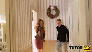 TUTOR4K. בחור כועס גורר מורה מנוסה לתוך רומן בלתי נשכח