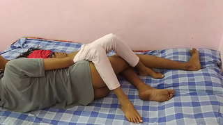 Unibertsitateko Neska Gaizto Bihurtzen Da Lentzeria Beltzez Zakilarekin