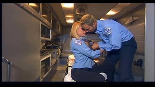 Busty blonde gefickt in schwarz Oberschenkel hohe Strümpfe