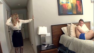 Велики груди маловата плавуша милф у чарапа и подвезице