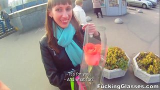 Ffycin Sbectol - mae Ein guy wedi dyddiad arall a gynlluniwyd ar gyfer heddiw