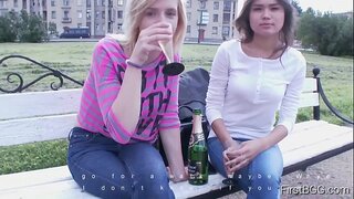 FirstBGG.com - Jane Fox &amp;amp; Bella Donna - Trojky S Prírodnými Dievčatá