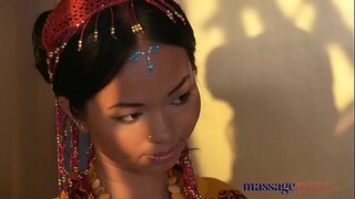 Masahe, asyano, transgender, Thai masahista ay tumatagal ng matigas na titi sa mukha