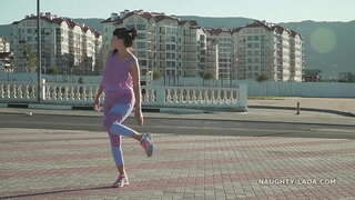 Ver-a través de camel-toe polainas y transparente de la parte superior del tanque