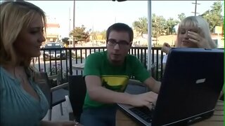 Para obrzydliwych пикаперов Ewa Lawrence i Trina Michaels znalazły się w polu widzenia