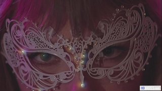 Тәжірибелі әйел әкеледі өзінің жаңа подруги жеке бөлмеге