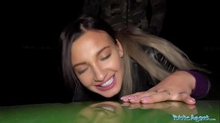 PublicAgent krzywego busty hottie w Odkryty wieczór Sex oralny i kurwa