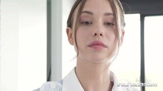 Распутная горничная Тейлор Сэндс подставляет үз кайнар задницу өчен, сәламләргә сәхнәгә 2 каты әгъзасы үз идеальной киске һәм ноющей жопе соң белђн суыртып алалар, аларны каты әгъзалары! Түләү? 2 кайнар процедурасын тербиялеу буенча зат! Тулы ролик на Private.com!