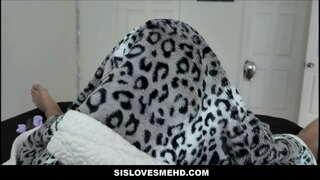 Симпатичная Молодая Блондинка Сводная Сестра На Хэллоуин Трахается Со Сводным Братом От первого Лица