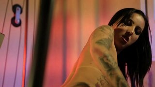 Catra przekonuje personal trainer zrobić trening trochę cieplej