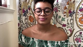 Ébenfa babe gets le a kanapéra