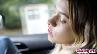 Khloe surrenders ti Gias gairah némpél salaku manéhna bray nepi di nu panas momen