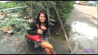 Sa nursery, tsupa, ay nagbibigay-daan sa kanyang sarili na maging fucked na may kasiyahan